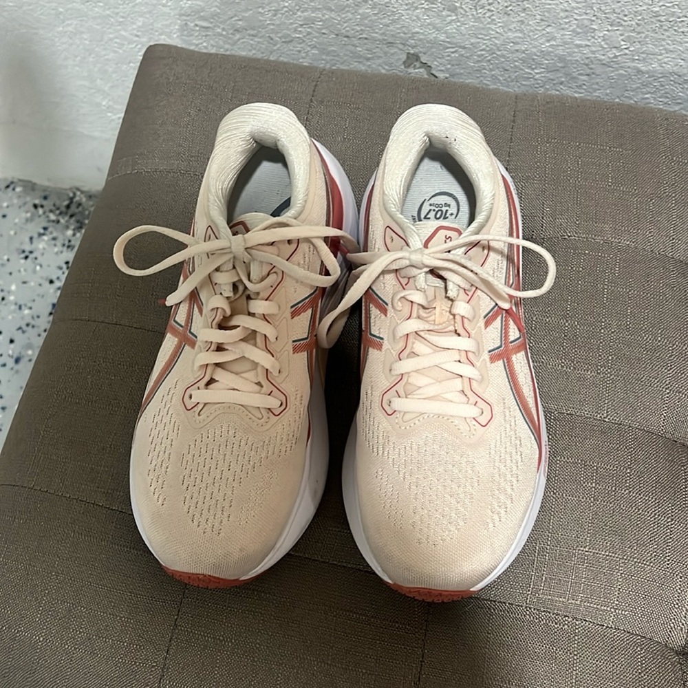 ASICS Women's GEL-Kayano 30 sneaker, worn twice, like new!